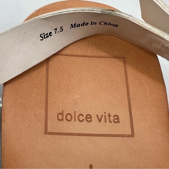 Dolce Vita Women’s Cream Ankle Strap Perforated Sandals Size 7.5 - Picture 2 of 8